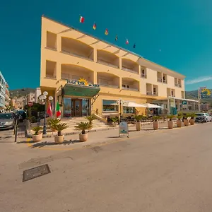 https://hotel-riva-del-sole-cefalu.sicilyhotelsitaly.net