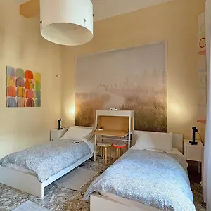 three-rooms-messina-98122.sicilyhotelsitaly.net/